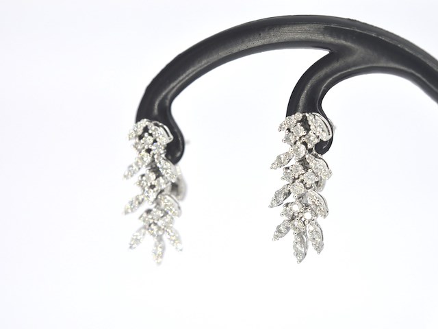 Witgouden oorbellen met natuurlijke diamanten 1.60 carat - afbeelding 5 van  10