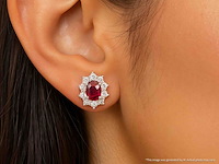 Witgouden oorbellen met natuurlijke diamanten en robijnen - afbeelding 4 van  11