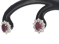 Witgouden oorbellen met natuurlijke diamanten en robijnen - afbeelding 5 van  11