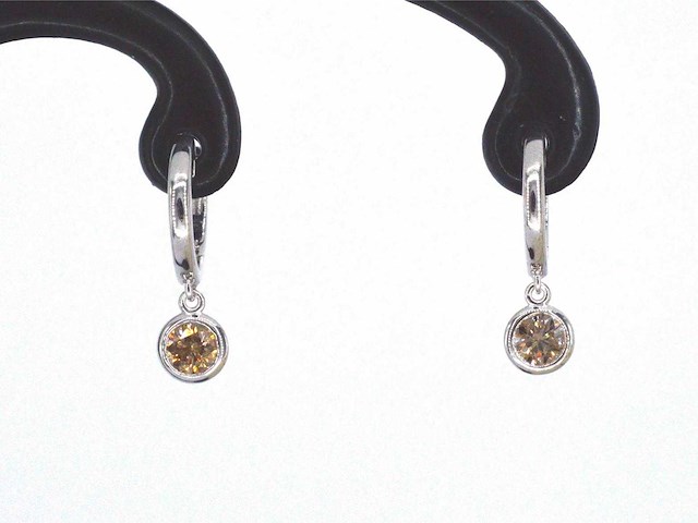 Witgouden oorbellen met natuurlijke diamanten - afbeelding 1 van  5