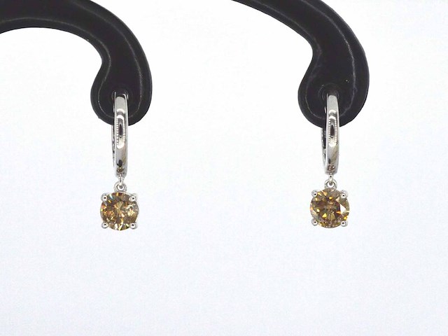 Witgouden oorbellen met natuurlijke diamanten - afbeelding 1 van  10