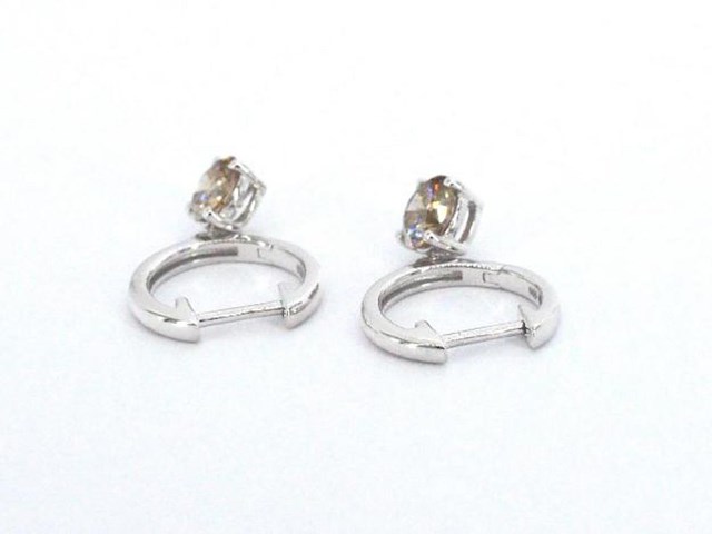 Witgouden oorbellen met natuurlijke diamanten - afbeelding 8 van  10