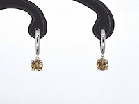 Witgouden oorbellen met natuurlijke diamanten