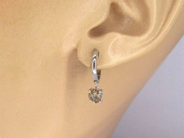 Witgouden oorbellen met natuurlijke diamanten - afbeelding 2 van  8