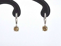 Witgouden oorbellen met natuurlijke diamanten