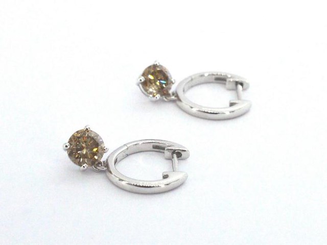 Witgouden oorbellen met natuurlijke diamanten - afbeelding 7 van  10