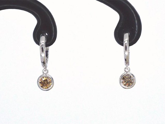 Witgouden oorbellen met natuurlijke diamanten - afbeelding 1 van  10