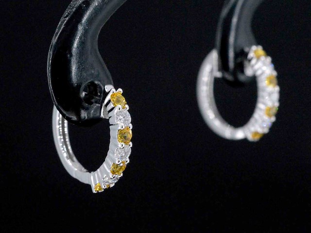 Witgouden oorbellen met oranje saffieren en diamanten - afbeelding 5 van  7