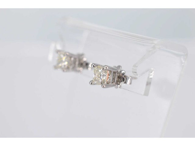 Witgouden oorbellen met princess geslepen diamanten 1.50 carat - afbeelding 4 van  5