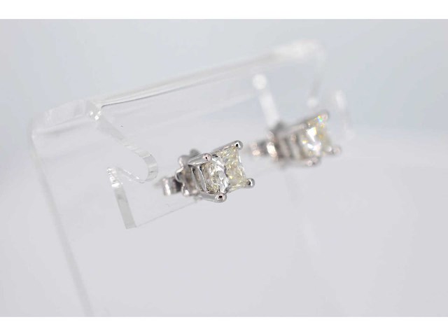 Witgouden oorbellen met princess geslepen diamanten 1.50 carat - afbeelding 5 van  5