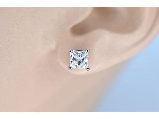 Witgouden oorbellen met princess geslepen diamanten 1.50 carat - afbeelding 2 van  6