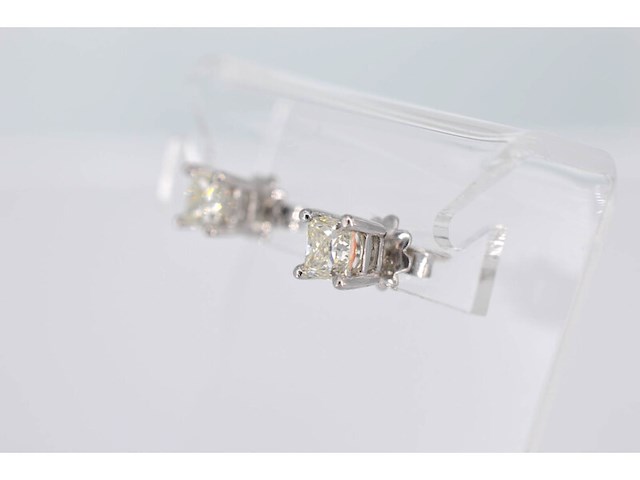 Witgouden oorbellen met princess geslepen diamanten 1.50 carat - afbeelding 3 van  6