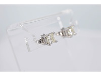 Witgouden oorbellen met princess geslepen diamanten - afbeelding 4 van  9
