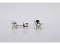 Witgouden oorbellen met princess geslepen diamanten - afbeelding 6 van  8