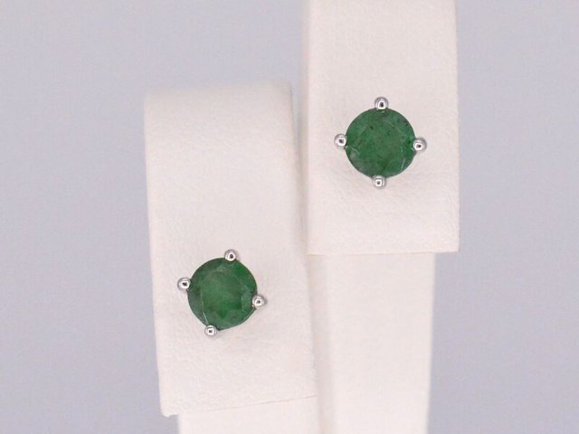 Witgouden oorbellen met smaragd - afbeelding 1 van  10