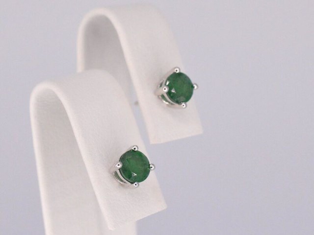 Witgouden oorbellen met smaragd - afbeelding 5 van  10