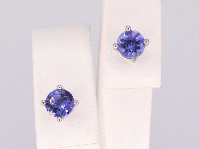 Witgouden oorbellen met tanzaniet - afbeelding 1 van  9