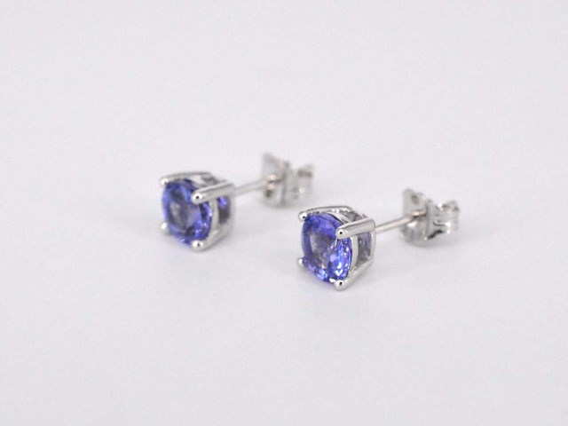 Witgouden oorbellen met tanzaniet - afbeelding 9 van  9