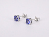 Witgouden oorbellen met tanzaniet - afbeelding 9 van  10