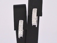 Witgouden oorbellen met twee rijen diamanten