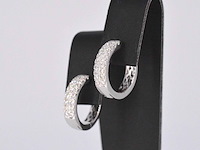 Witgouden oorbellen met twee rijen diamanten - afbeelding 3 van  7