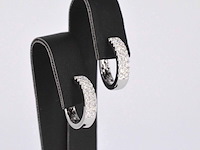 Witgouden oorbellen met twee rijen diamanten - afbeelding 4 van  7