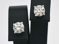 Witgouden oorbellen met twee solitaire diamanten 2.00 carat totaal