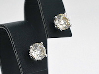 Witgouden oorbellen met twee solitaire diamanten 2.00 carat totaal - afbeelding 6 van  11