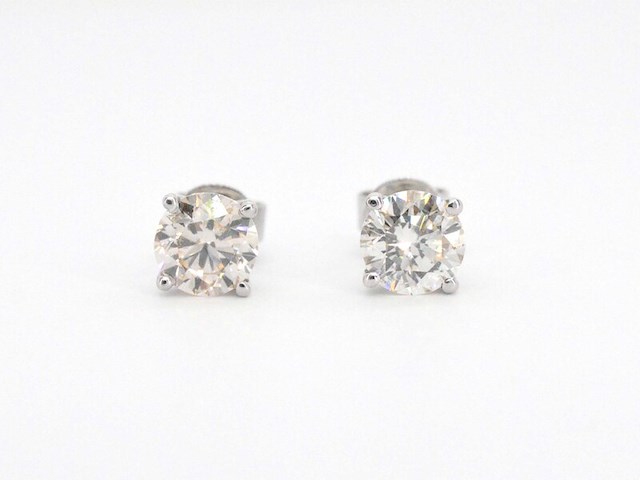 Witgouden oorbellen met twee solitaire diamanten 2.00 carat totaal - afbeelding 7 van  11