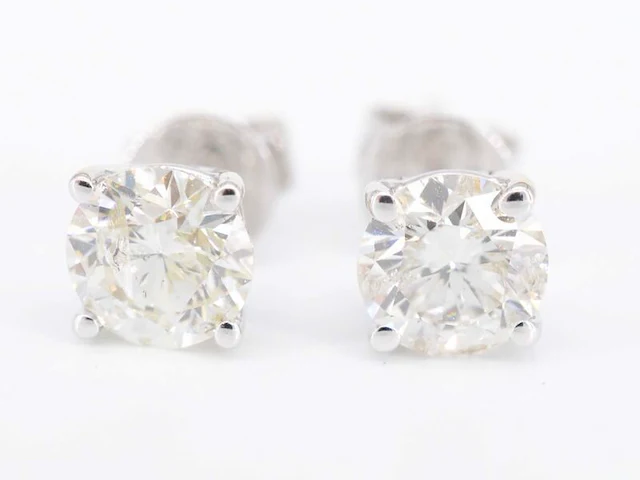 Witgouden oorbellen met twee solitaire diamanten van 1.00 carat totaal - afbeelding 1 van  6