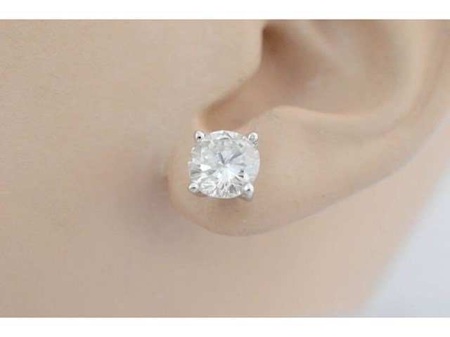 Witgouden oorbellen met twee solitaire diamanten van 2.00 carat totaal - afbeelding 2 van  4