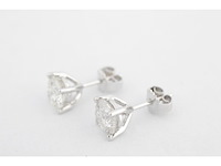 Witgouden oorbellen met twee solitaire diamanten van 2.00 carat totaal - afbeelding 4 van  6
