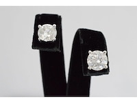Witgouden oorbellen met twee solitaire natuurlijke diamanten van 2.00 carat totaal - afbeelding 1 van  6