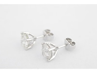 Witgouden oorbellen met twee solitaire natuurlijke diamanten van 2.00 carat totaal - afbeelding 4 van  6