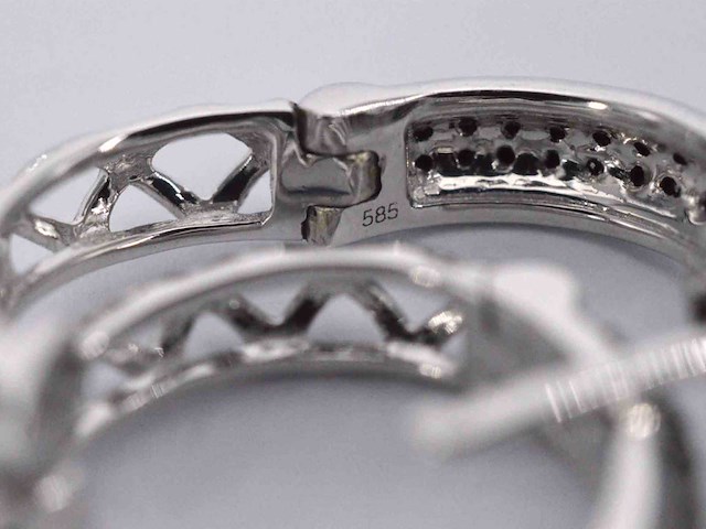 Witgouden oorbellen met zwarte diamant - afbeelding 1 van  4