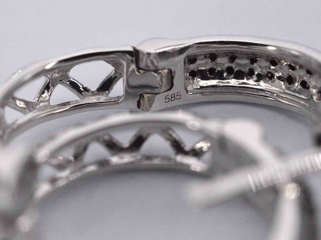 Witgouden oorbellen met zwarte diamant - afbeelding 9 van  9