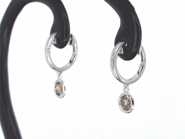 Witgouden oorbellen natuurlijke diamanten - afbeelding 4 van  9