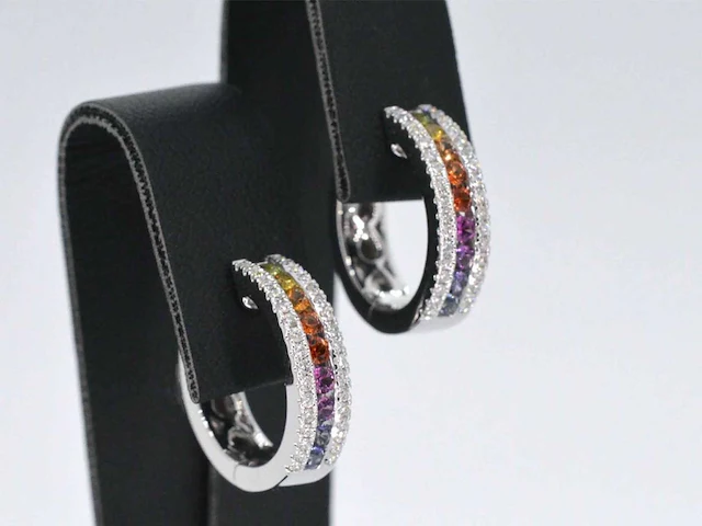 Witgouden oorbellen saffier 0.35 ct - afbeelding 5 van  9