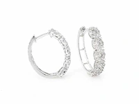Witgouden oorbellen vijf chatons diamant - afbeelding 3 van  9