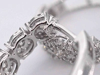Witgouden oorbellen vijf chatons diamant - afbeelding 8 van  9