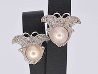 Witgouden oorclips met diamant en parels in vlindervorm