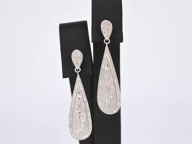 Witgouden oorhanger diamant - afbeelding 1 van  8