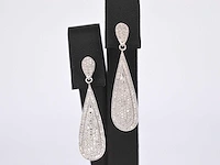 Witgouden oorhanger diamant