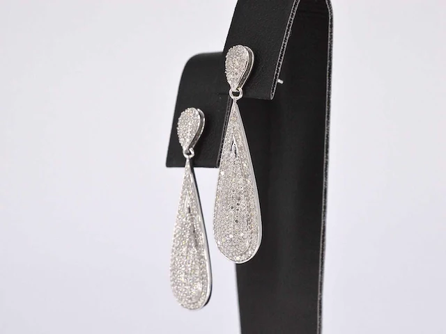 Witgouden oorhanger diamant - afbeelding 4 van  8