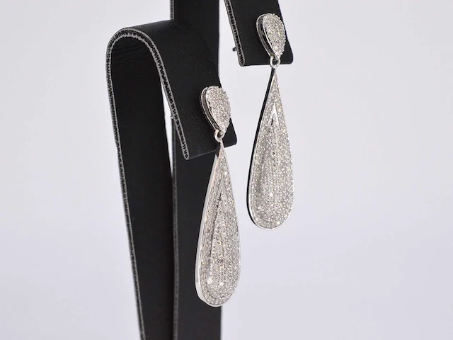 Witgouden oorhanger diamant - afbeelding 5 van  8
