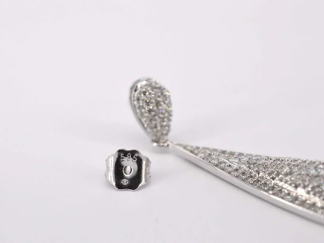 Witgouden oorhanger diamant - afbeelding 8 van  8