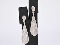 Witgouden oorhanger vol met diamanten - afbeelding 1 van  8