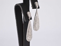 Witgouden oorhanger vol met diamanten - afbeelding 5 van  8