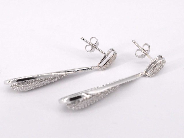 Witgouden oorhanger vol met diamanten - afbeelding 7 van  8