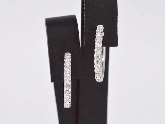 Witgouden oorhangers met 26 diamanten - afbeelding 1 van  9